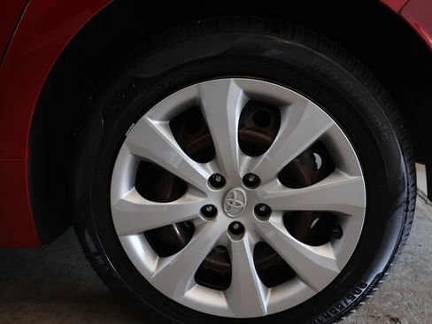Used 2021 Toyota Corolla LE FWD image 31