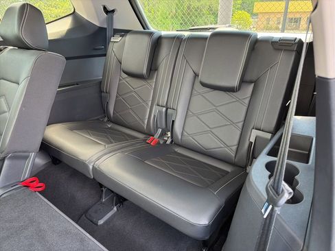 Used 2025 Volkswagen Atlas SE FWD image 21