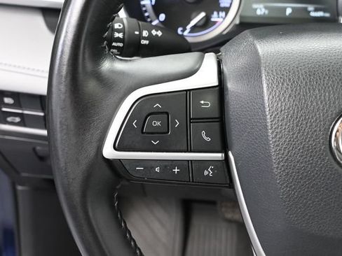 Used 2022 Toyota Highlander XLE AWD/4WD image 28