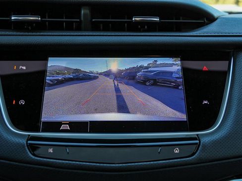 Used 2025 Cadillac XT6 Luxury image 24