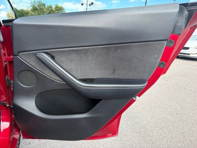 Used 2021 Tesla Model Y Long Range AWD/4WD image 14