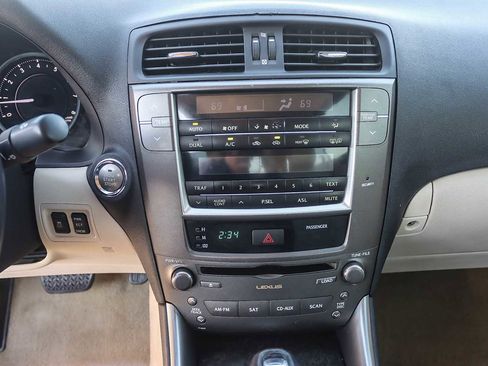 Used 2010 Lexus IS 250C image 12