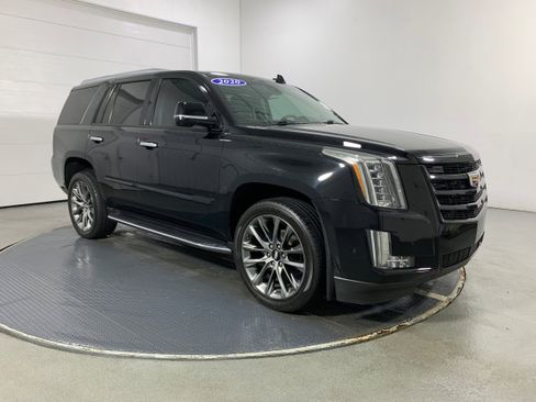 Used 2020 Cadillac Escalade Luxury w/ Escalade Sport Edition image 2