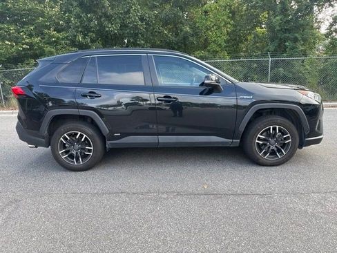 Used 2019 Toyota RAV4 XLE AWD/4WD image 4