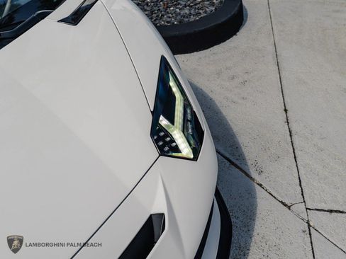 Used 2021 Lamborghini Aventador SVJ AWD/4WD image 19
