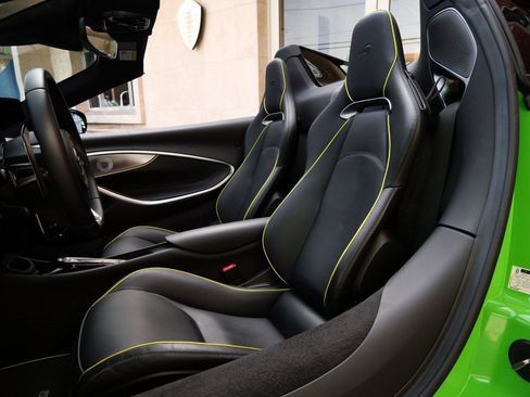 Used 2025 McLaren Artura Spider image 24