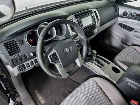 Used 2014 Toyota Tacoma PreRunner w/ SR5 Package RWD image 2