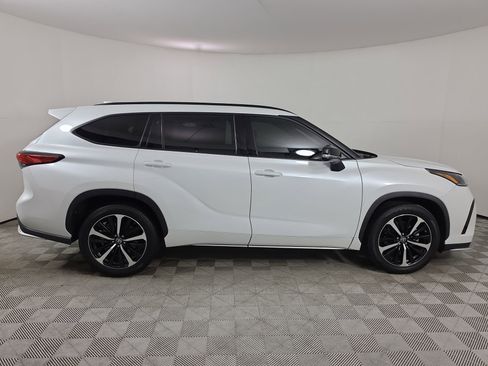 Used 2022 Toyota Highlander XSE FWD image 8