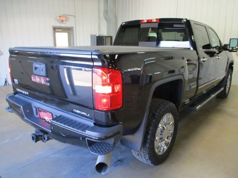 Used 2015 GMC Sierra 2500 Denali w/ Duramax Plus Package image 5