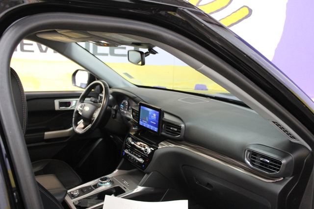 Used 2022 Ford Explorer Limited w/ Equipment Group 301A AWD/4WD image 12