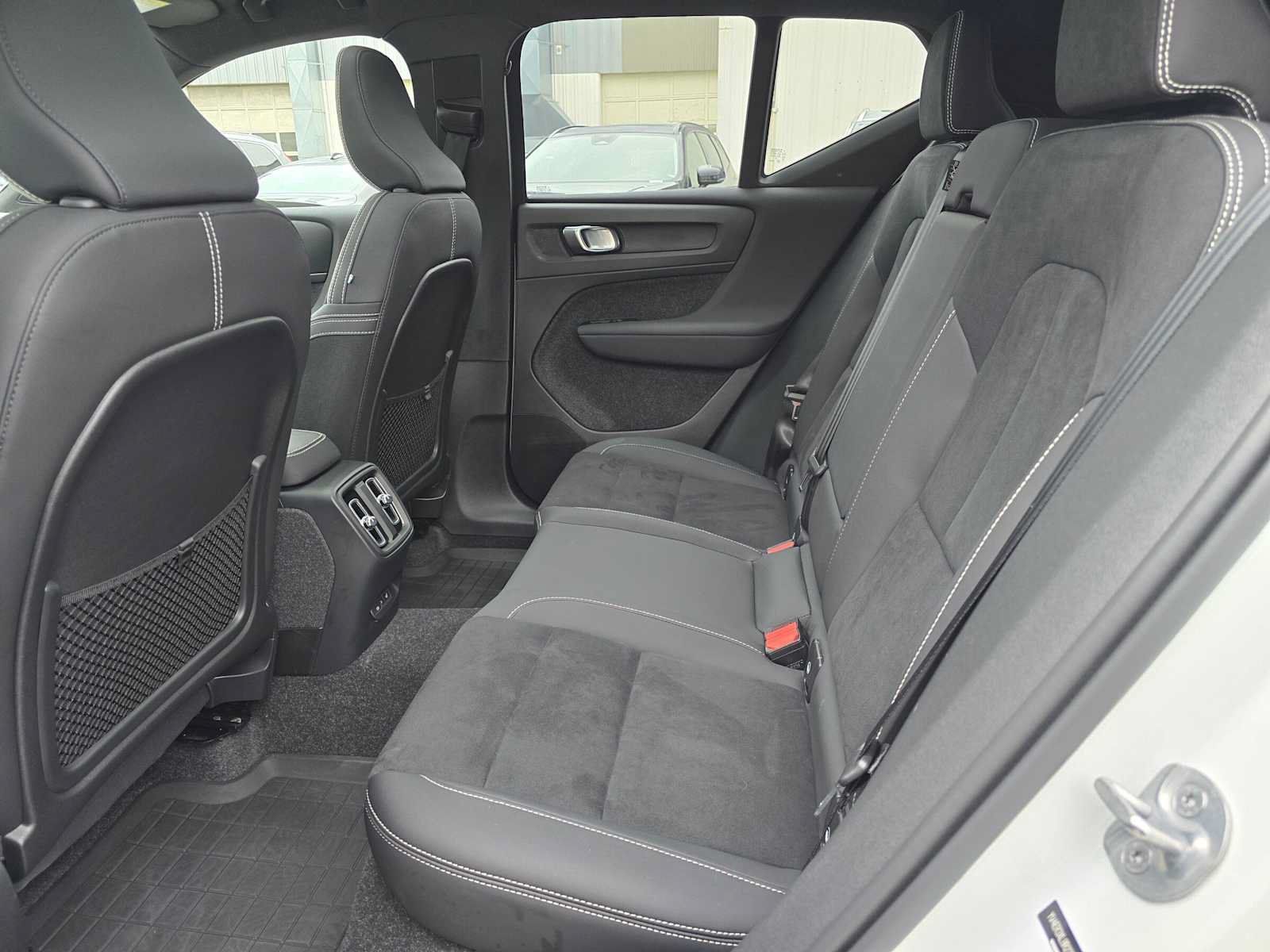 Used 2024 Volvo XC40 Recharge Plus w/ Protection Package Premier AWD/4WD image 16