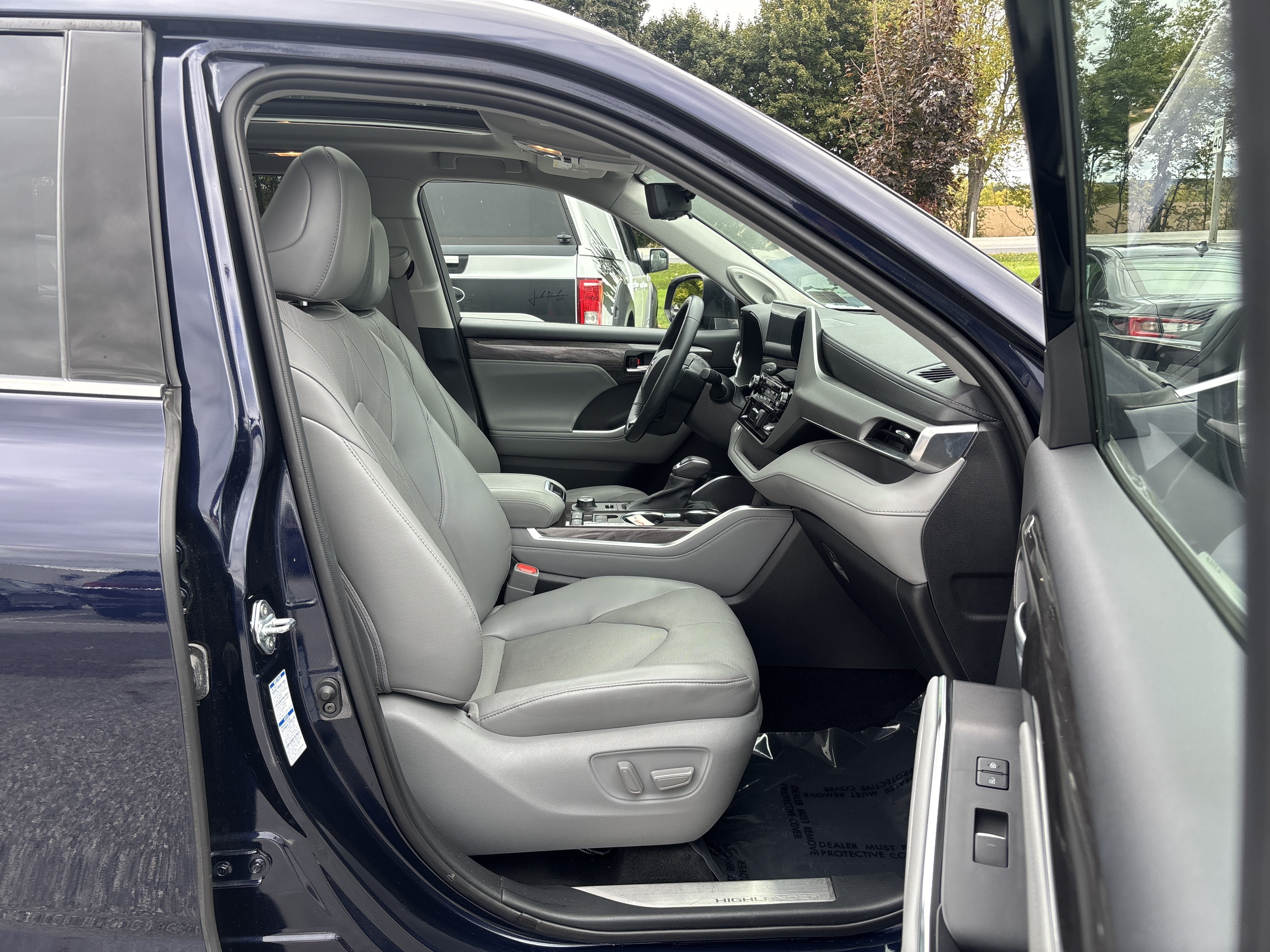 Used 2021 Toyota Highlander Platinum AWD/4WD image 28