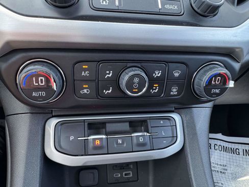 Used 2023 GMC Acadia SLE w/ Driver Convenience Package AWD/4WD image 32