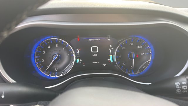 Used 2026 Chrysler Pacifica Select FWD image 10