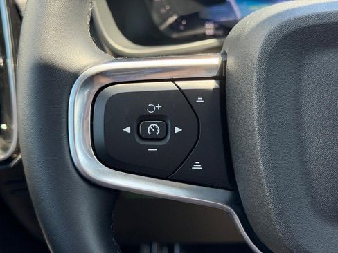 Certified 2025 Volvo XC40 B5 Plus AWD/4WD image 17