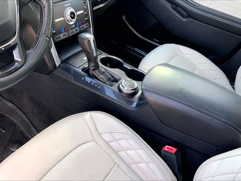 Used 2019 Ford Explorer Platinum AWD/4WD image 17