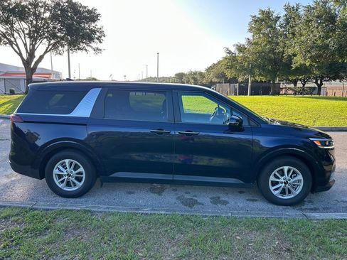 Used 2024 Kia Carnival LX FWD image 7