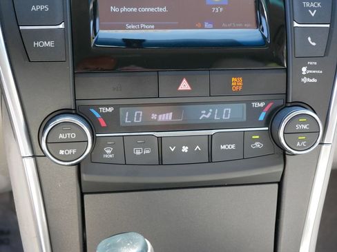 Used 2015 Toyota Camry XLE image 15