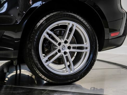 Used 2024 Porsche Macan AWD/4WD image 71