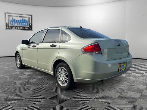 Used 2011 Ford Focus SE image 4
