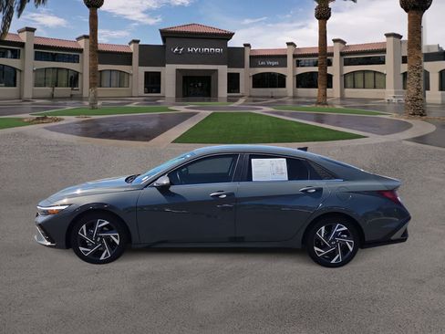 Used 2025 Hyundai Elantra Limited w/ Cargo Package FWD image 5