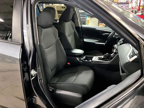 Used 2020 Toyota RAV4 XLE image 8