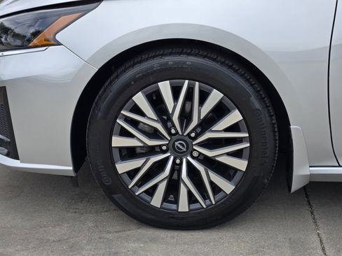 Used 2023 Nissan Altima 2.5 SV FWD image 17