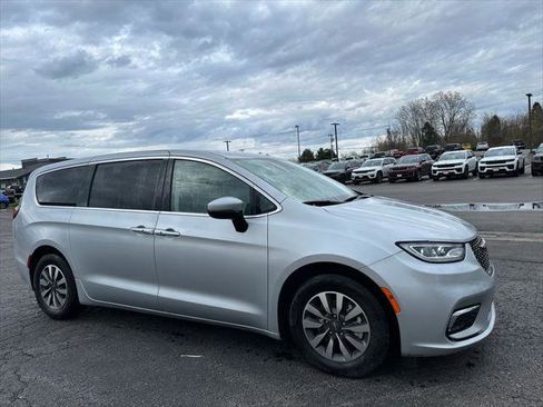 Certified 2023 Chrysler Pacifica Touring-L FWD image 1