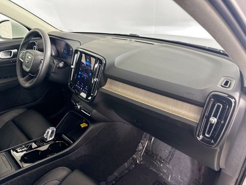 Used 2023 Volvo XC40 B5 Plus w/ Climate Package AWD/4WD image 36