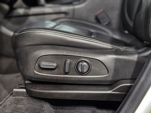 Used 2023 Chevrolet Traverse LT w/ LT Premium Package image 24