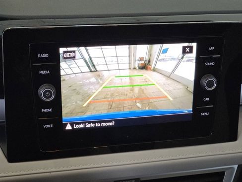 New 2026 Volkswagen Taos SE image 9