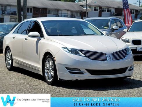 Used 2014 Lincoln MKZ FWD image 1