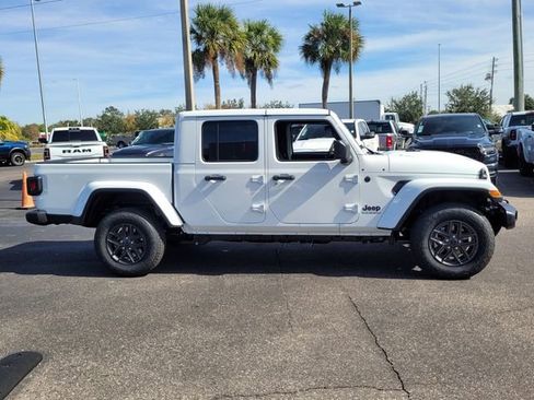Used 2026 Jeep Gladiator Sport image 9