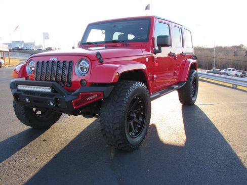 Used 2016 Jeep Wrangler Unlimited Sahara w/ Max Tow Package image 3