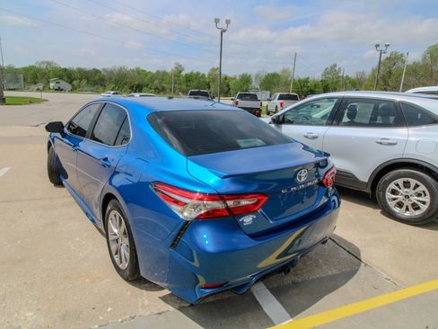 Used 2018 Toyota Camry SE w/ Moonroof Package image 4