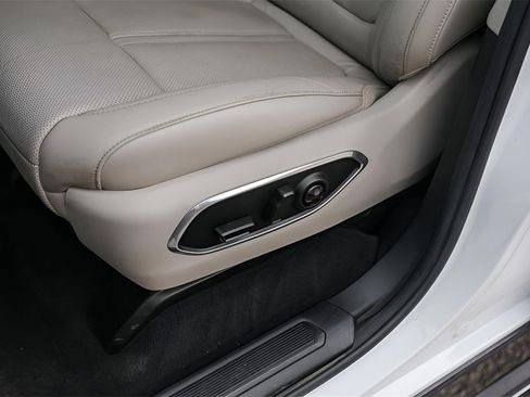 Used 2022 Jeep Wagoneer Series III w/ Premium Group I image 11