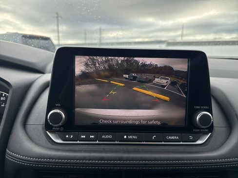 Used 2024 Nissan Rogue SV image 19