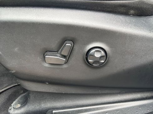 Used 2025 Chrysler Pacifica Select image 22