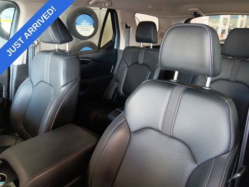 Used 2023 Honda Pilot Touring image 6