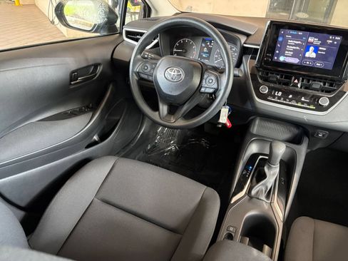 Used 2025 Toyota Corolla LE FWD image 27