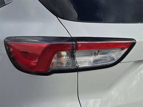 Used 2022 Ford Escape SE image 10