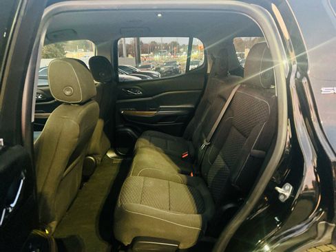 Used 2017 GMC Acadia SLE image 42