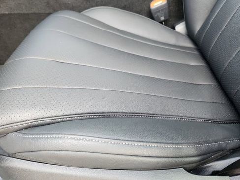 Used 2026 Mercedes-Benz E 350 4MATIC Sedan image 9