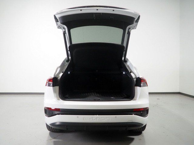 Used 2024 Audi Q4 e-tron quattro Prestige Sportback AWD/4WD image 37