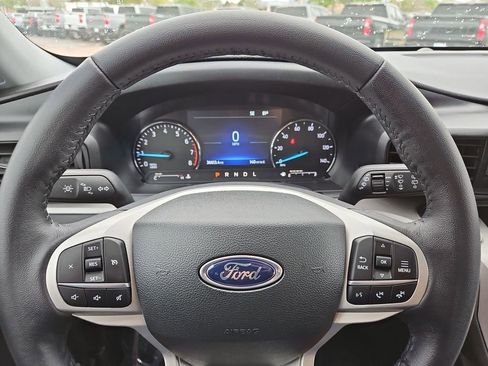 Used 2023 Ford Explorer XLT image 17