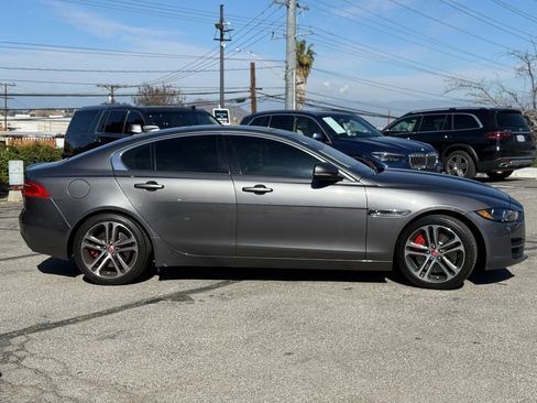 Used 2017 Jaguar XE Premium image 5