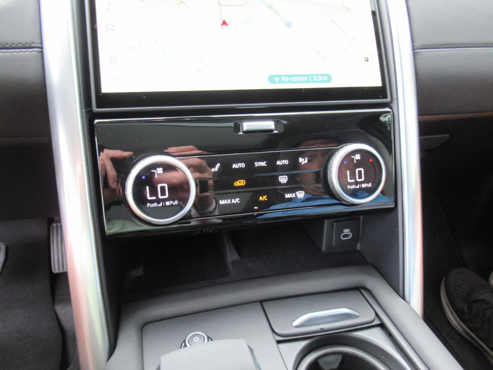 Used 2024 Land Rover Discovery S AWD/4WD image 27
