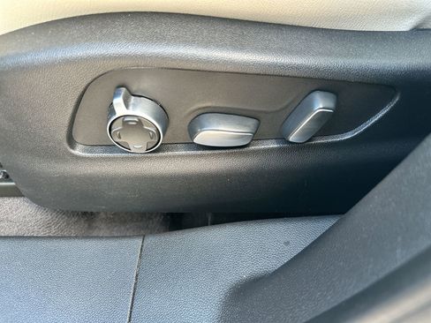 Used 2019 Cadillac XT4 Sport w/ Cold Weather Package FWD image 12