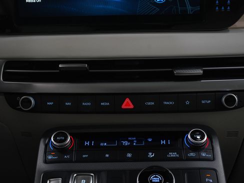 Used 2024 Hyundai Palisade Limited image 22