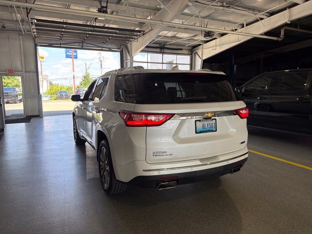 Used 2018 Chevrolet Traverse Premier w/ Driver Confidence II Package FWD image 4
